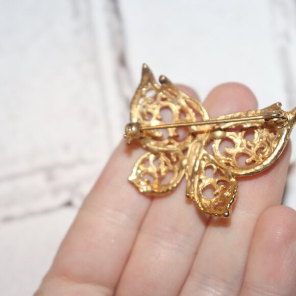 🦋🌼✨ VINTAGE GOLD FILIGREE BUTTERFLY BROOCH · 1.75" WIDE - Picture 2 of 4